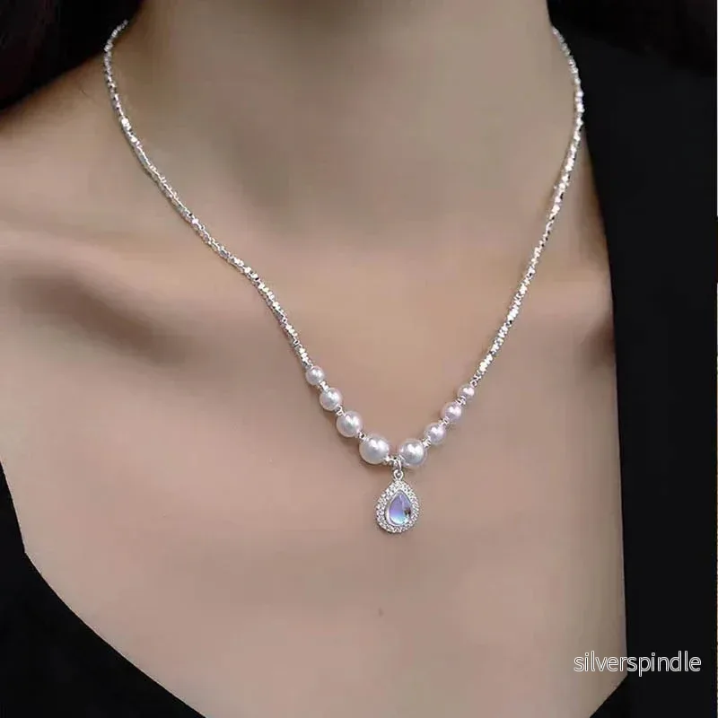 “Ocean Blue – droppformat pärlhalsband i havsblå ton för kvinnor - Bild 2
