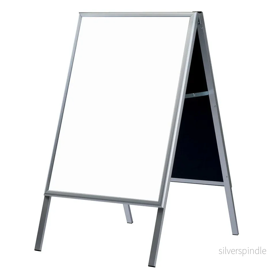 Gatupratare med white/blackboard