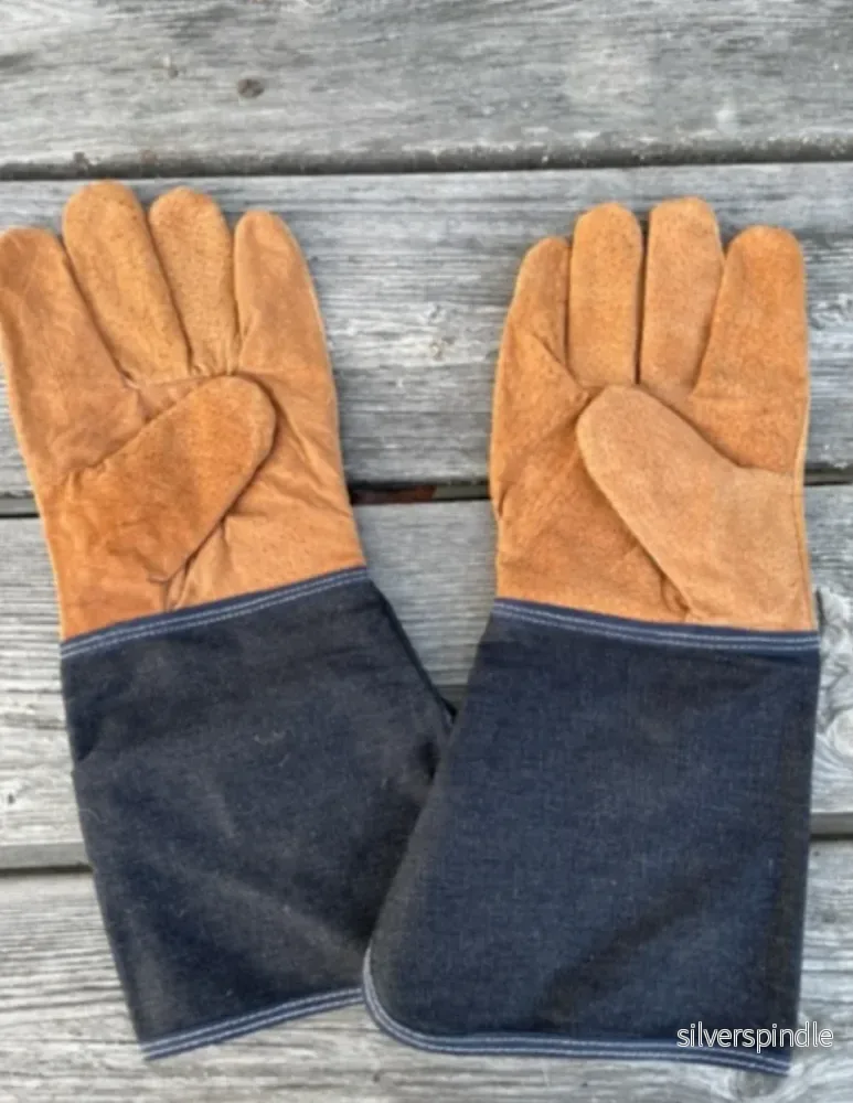 Ruusuhanskat, denim + nahka Ruusuhanskat, denim + nahka