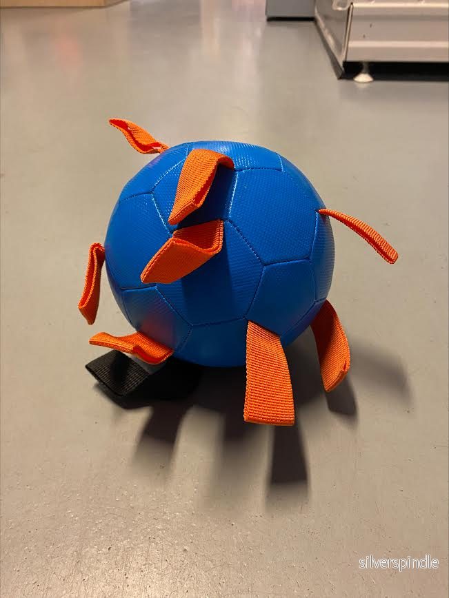 Boll 340 mm handsydda i konstläder Blå