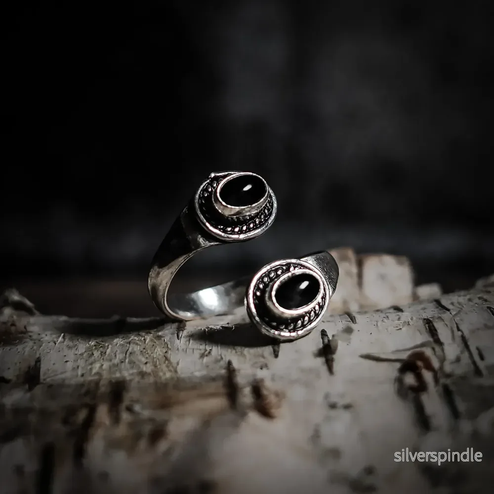 Spiralring med Svarta Agater Spiralring med Svarta Agater