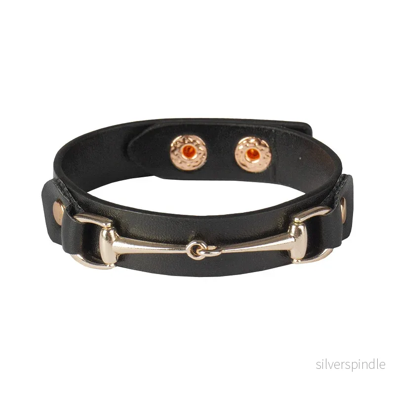 LÄDERARMBAND MED BETT LÄDERARMBAND MED BETT