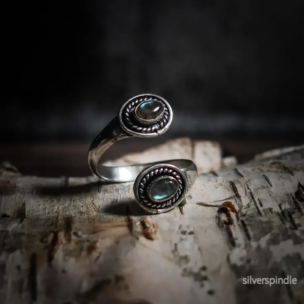 Spiralring med Labradoriter Spiralring med Labradoriter