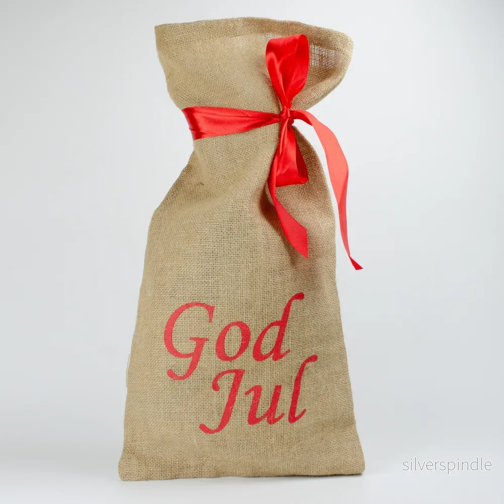 Julsäck | God Jul | Rött band | 60×30 cm | Jutesäck Julsäck | God Jul | Rött band | 60×30 cm | Jutesäck