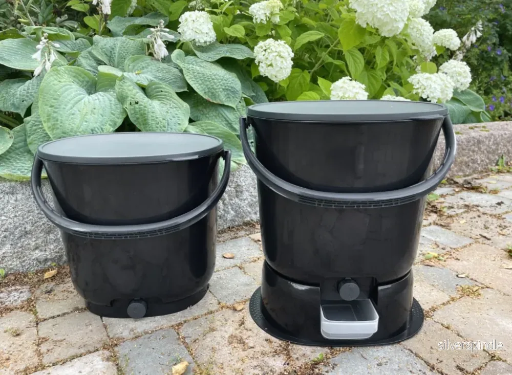 Bokashi Keittiökompostori Essential, tuplasetti, 15 litraa+ 1 kg rouhe, musta - Bild 2