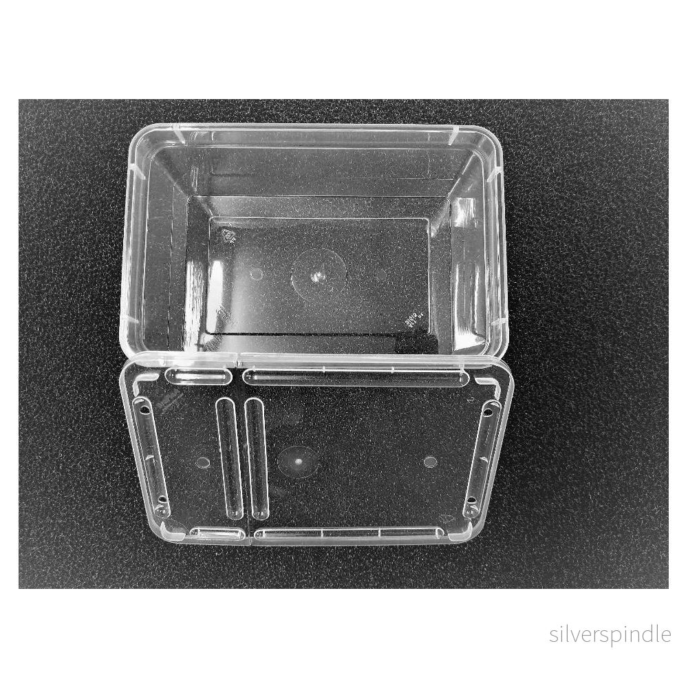 PLASTBOX MED LUFTHÅL I LOCKET 185x125x75MM