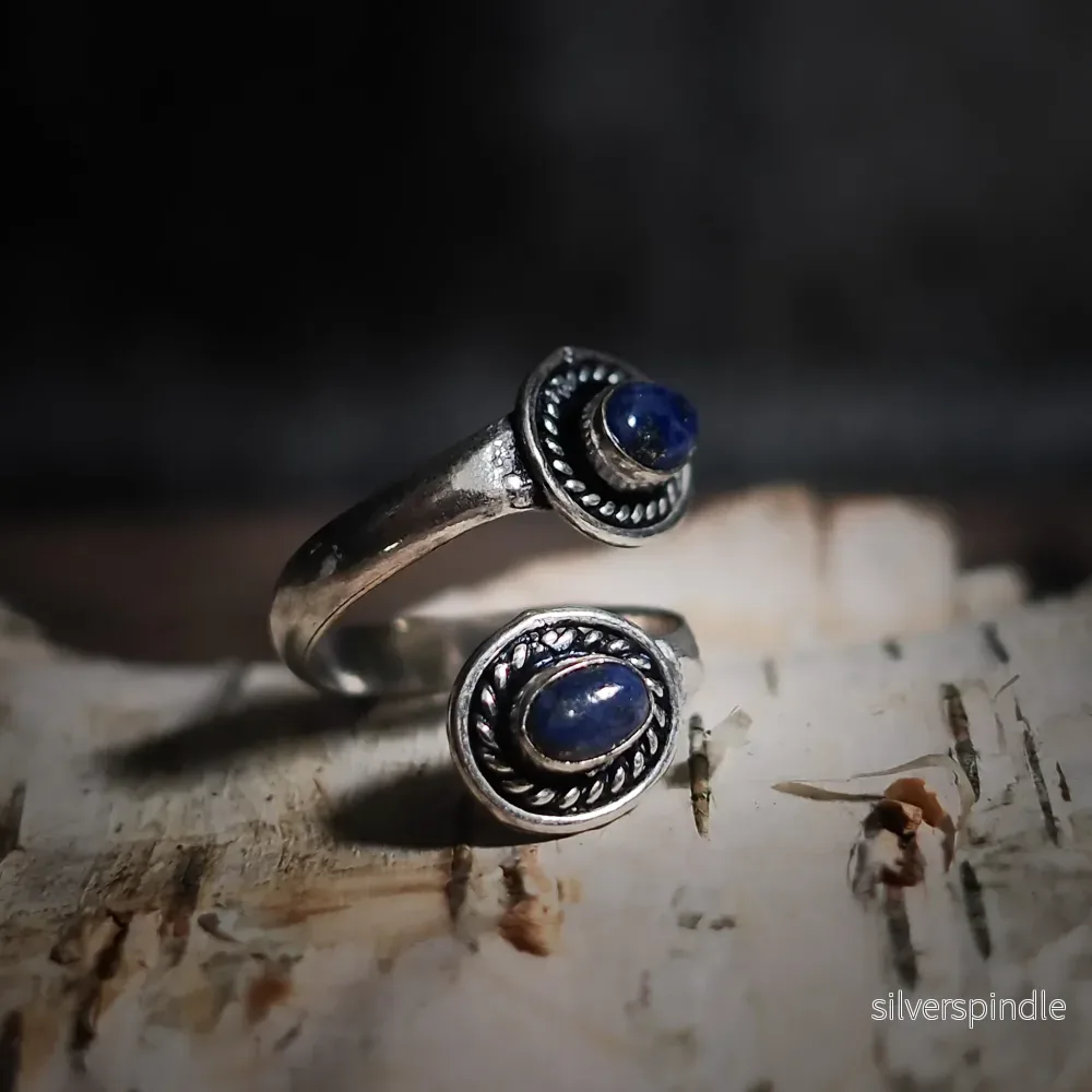 Spiralring med Lapis lazuli Spiralring med Lapis lazuli