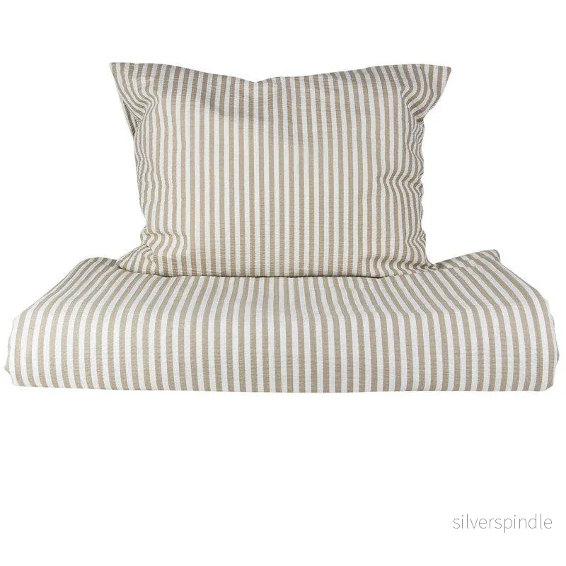 Carl beige randigt bäddset dubbelsäng