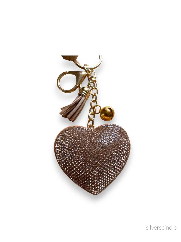 HEART-SHAPED BAG DECORATION WITH FLUFFY POMPON - Bild 2