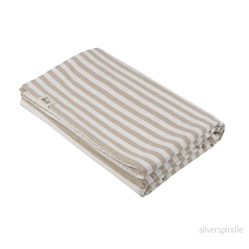 Svea randig beige duk 140x300cm