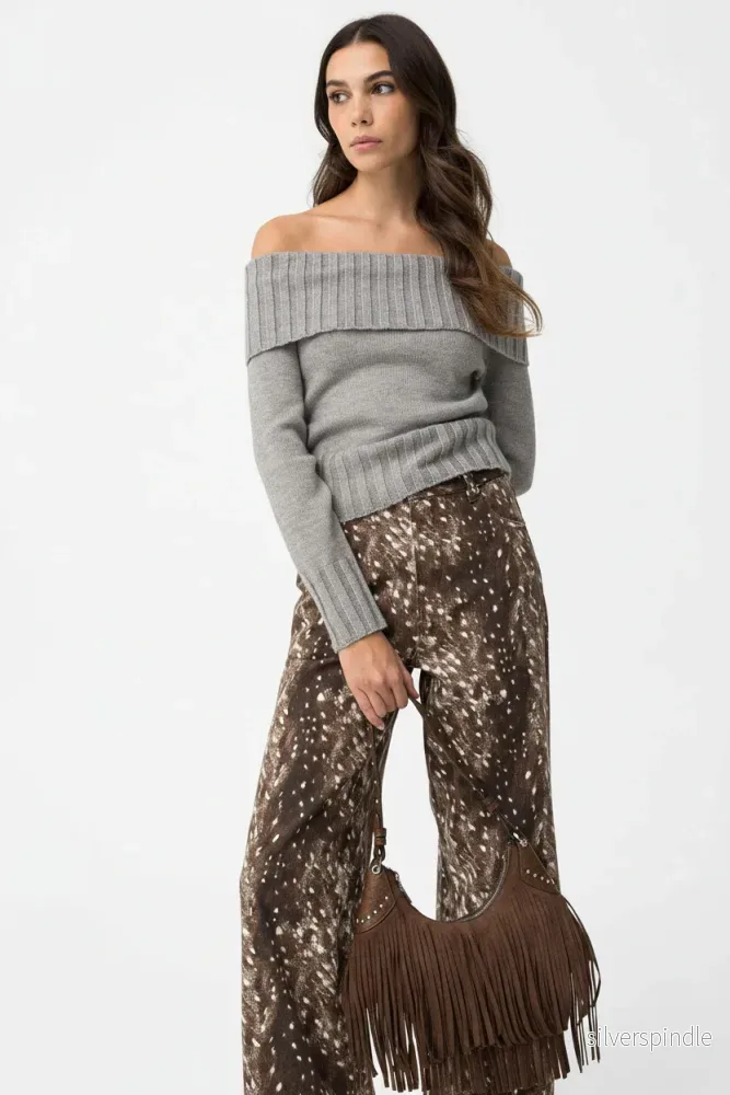 Cavern Off-Shoulder Sweater - Bild 2