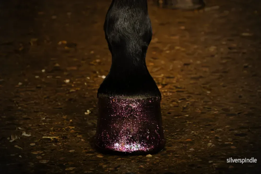 Excellent Horse Hi Gloss Glitter Hovlack Rosa 150 ml - Bild 2