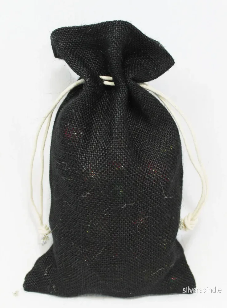 Jutesäck | Svart med vitt snöre | 17×30 cm