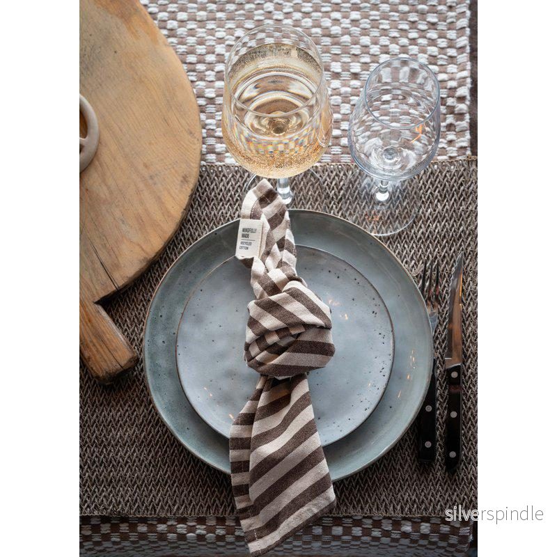 Svea randig nougat servett 45x45cm - Bild 2