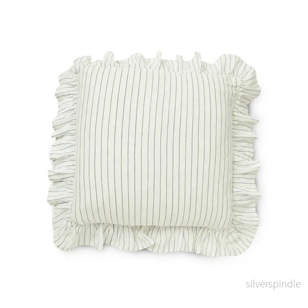 Skärgård vit/blå kuddfodral med volanger 45x45cm
