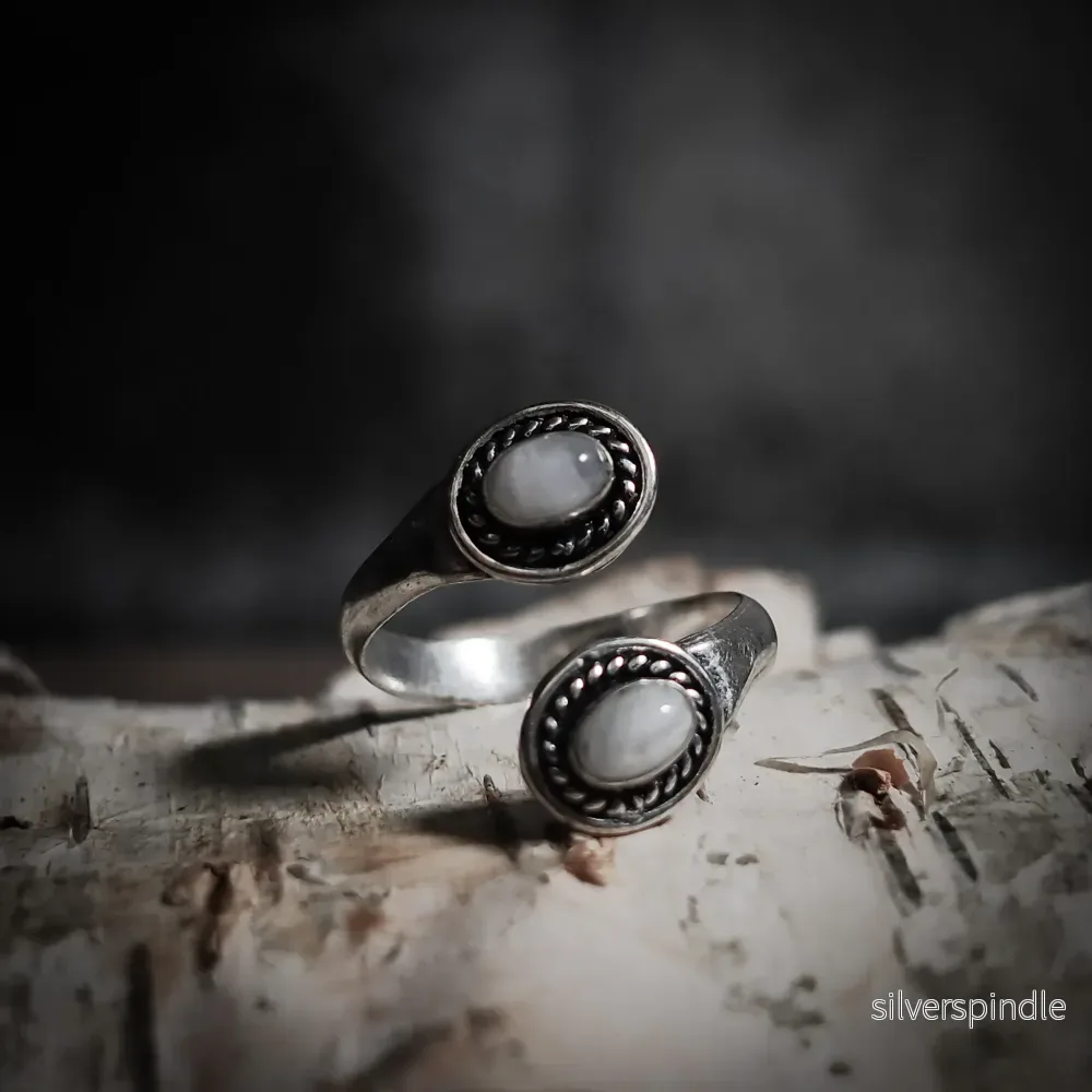 Spiralring med Månstenar Spiralring med Månstenar