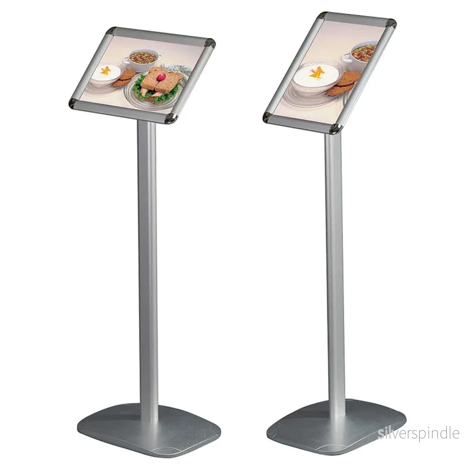 Infoställ med tavla