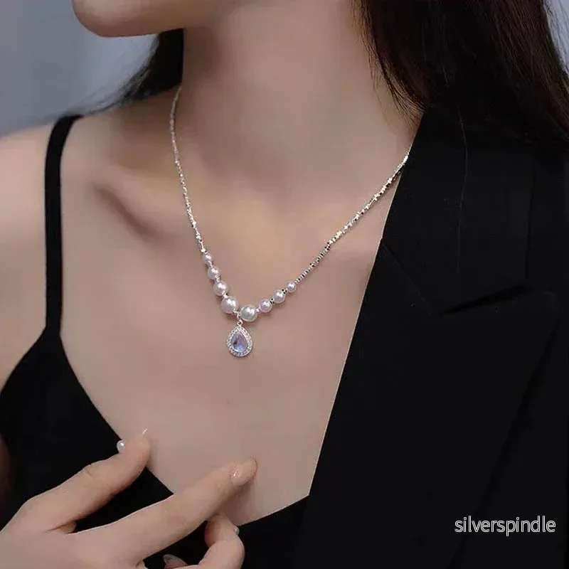 “Ocean Blue – droppformat pärlhalsband i havsblå ton för kvinnor - Bild 3