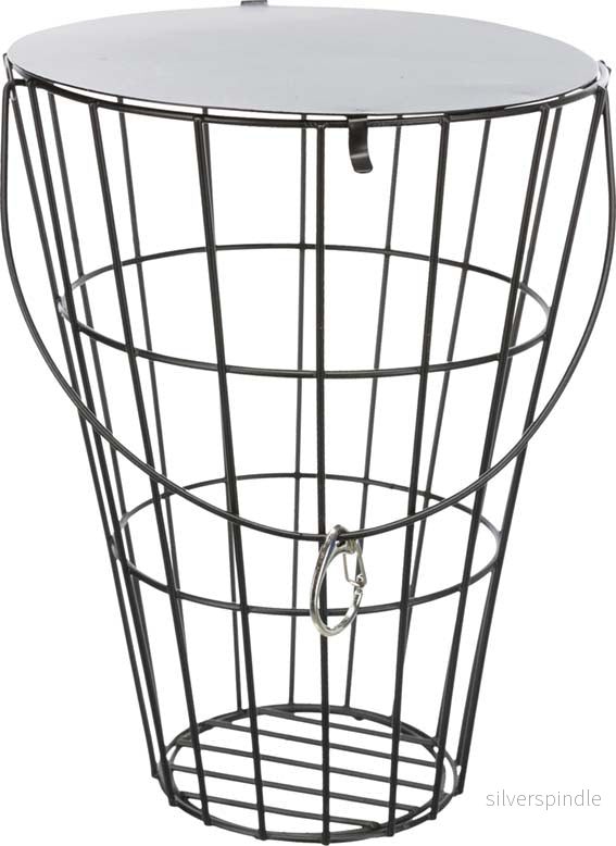 Höhäck hängande med lock