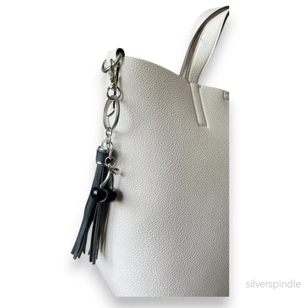 BAG CHARM TASSEL CHERRY - Bild 2