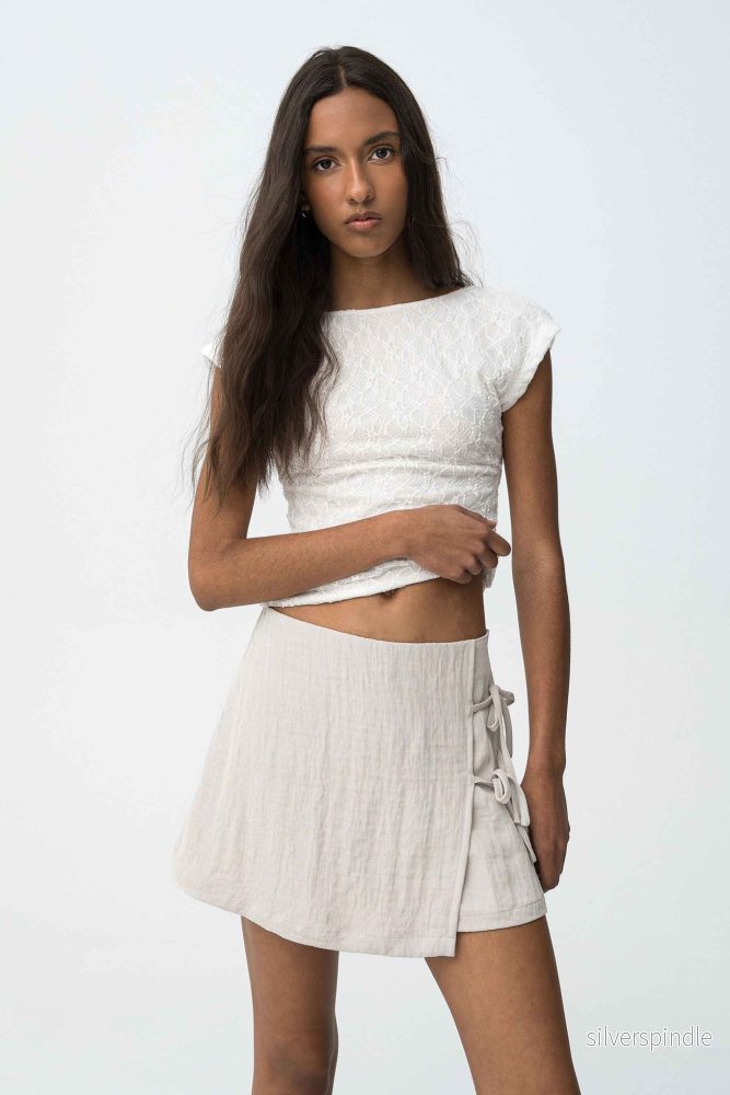 STRAWBERRY CROPPED LACE TOP STRAWBERRY CROPPED LACE TOP