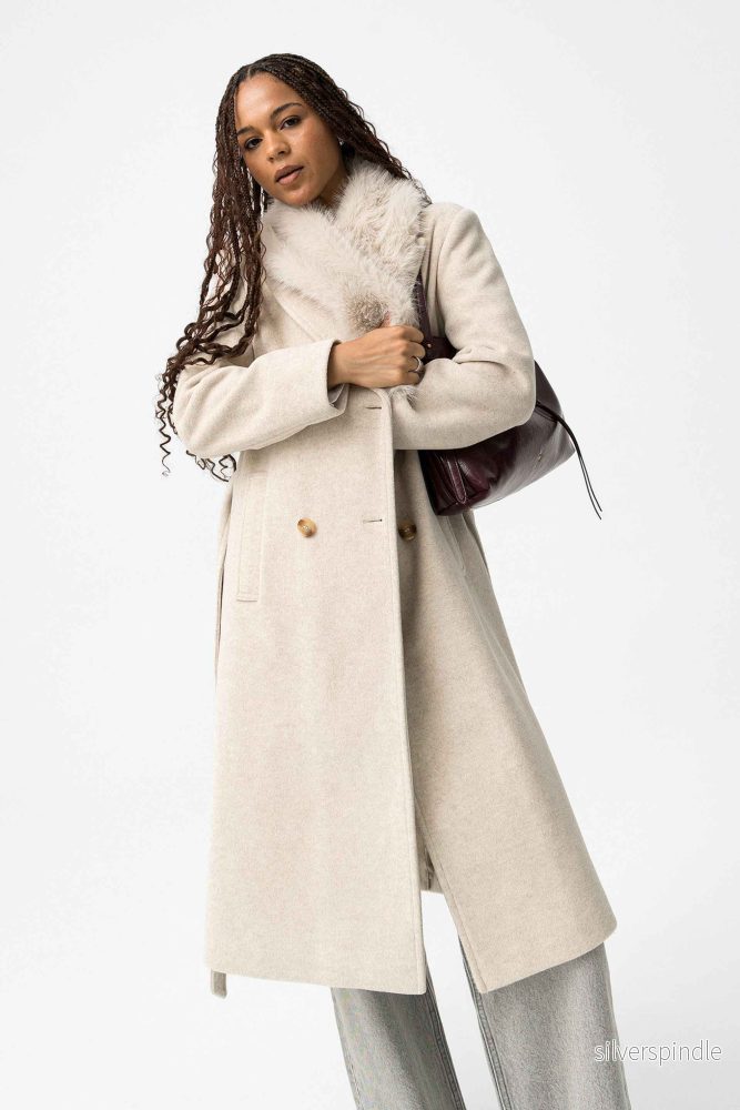 KATRIN ELEGANT WOMAN’S FUR COLLAR COAT KATRIN ELEGANT WOMAN’S FUR COLLAR COAT